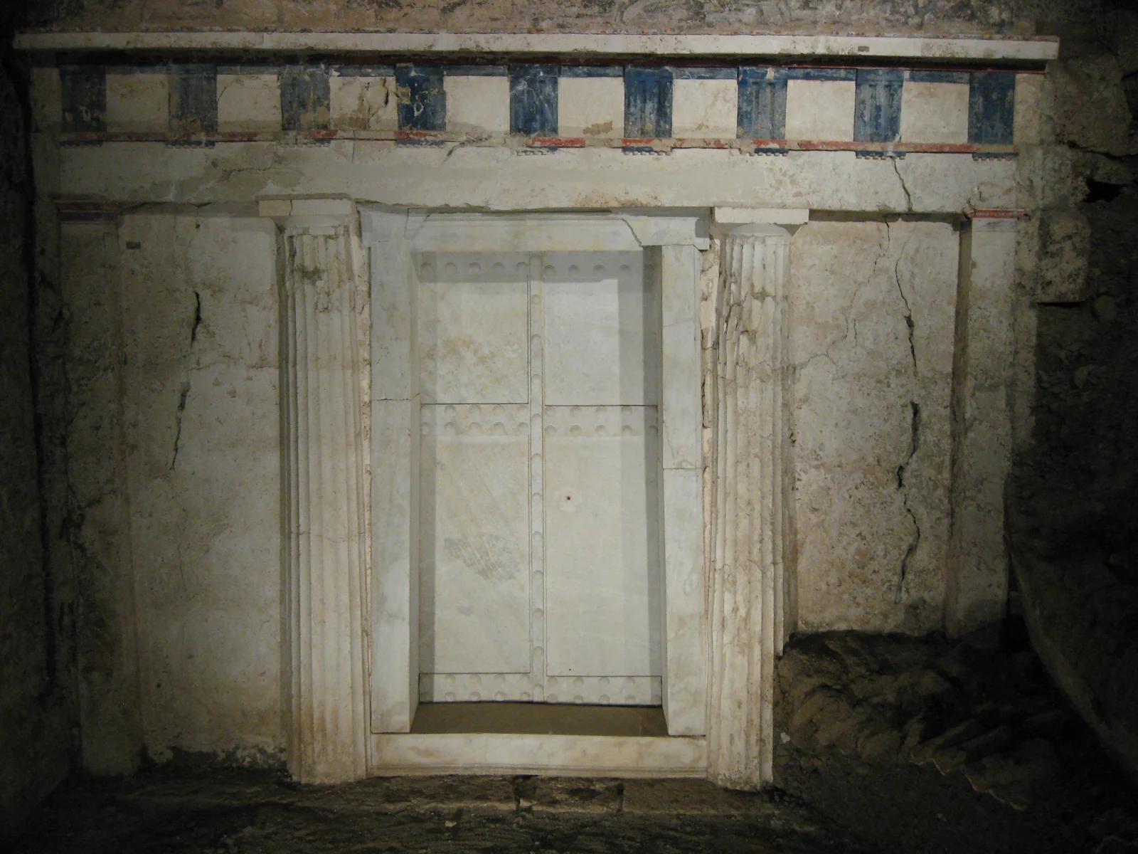 Context: facade of Tomb II at Vergina, not Tomb I discussed in this study.